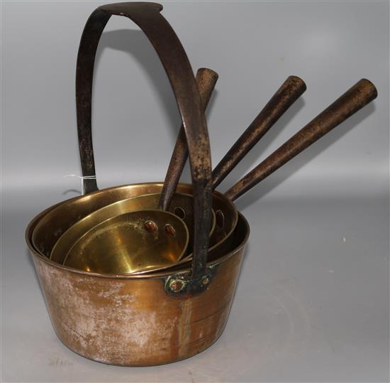 A quantity of brass saucepans